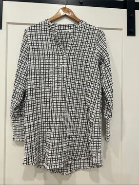 Steve Madden Black and White Cuffed Sleeve Tunic